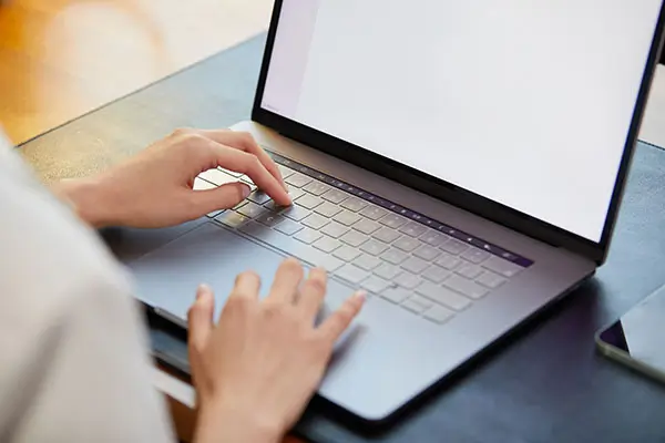 日本介绍公司女生